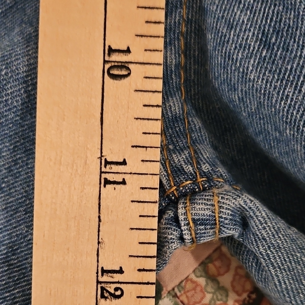 Almost Famous 90's Fit Bootcut Jeans- Distressed/Ripped -  Size 0 - Picture 5 of 10